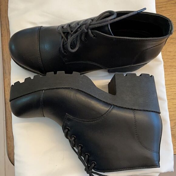 CHELSEA CREW BLACK PLATFORM BOOTIES.  NEW - Picture 4 of 9